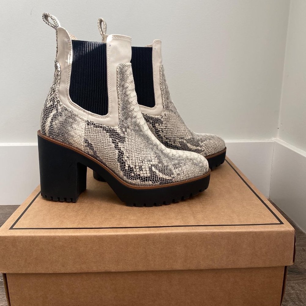 Chinese Laundry Good Day Chelsea Boot Size 6